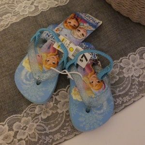 NWT Disney Frozen flip flops